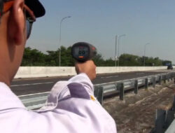 Petugas gabungan gelar razia di jalan tol Ngawi-Kertosono