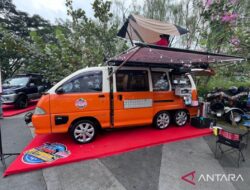 Daihatsu Espass 1996 disulap jadi “campervan” enam roda