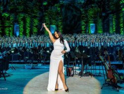 Anggun Sukses Gelar Konser di Situs Warisan Dunia UNESCO, Diiringi Lebih dari 2.000 Paduan Suara