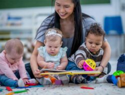 Pilih Daycare atau Nanny? Orang Tua Harus Tahu Dulu Kelebihan dan Kekurangannya