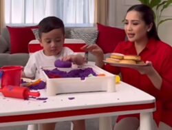 Akting Natural Nagita Slavina saat Syuting Iklan Bareng Rayyanza Viral, Tuai Pujian Netizen