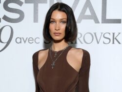 Bella Hadid Tuntut Adidas usai Dikecam Gegara Iklan Kontroversial, Sudah Siapkan Pengacara