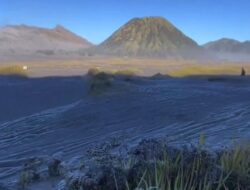 Gunung Bromo Diselimuti Salju, Suhu Udara Tembus 9 Derajat Celsius