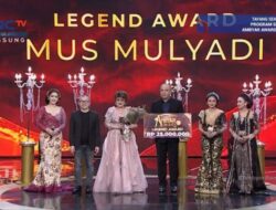 Maestro Keroncong Mus Mulyadi Dianugerahi Legend Award dalam Ambyar Awards 2024