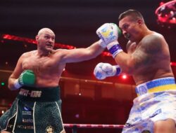 Tyson Fury Pertahankan Strategi Pembisik di Sudut Ring meski Dikritik Oleksandr Usyk