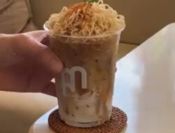 Viral! Kafe di Thailand Sajikan Kopi dengan Topping Mi