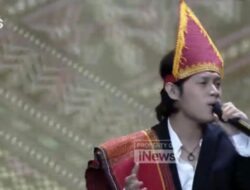 Meriahkan Pemimpin Daerah Awards 2024, Rony Parulian Nyanyi Sambil Menari Tor Tor