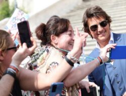 Tom Cruise Bakal Tutup Olimpiade Paris dengan Aksi Berbahaya, Serahkan Obor ke LA 2028