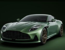 Aston Martin rayakan film James Bond dengan DB12 Goldfinger Edition