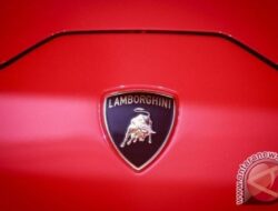 Peluncuran mobil listrik pertama Lamborghini ditunda